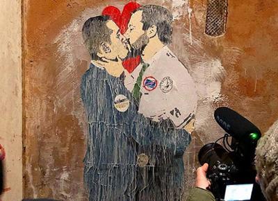 Bacio salvini di maio 2