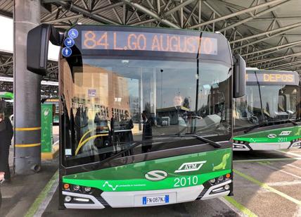 Milano, ecco il primo bus elettrico: conversione totale entro il 2030