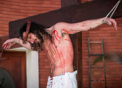 Pasqua, la Passione Vivente di Cristo invade la piazza di Aprilia