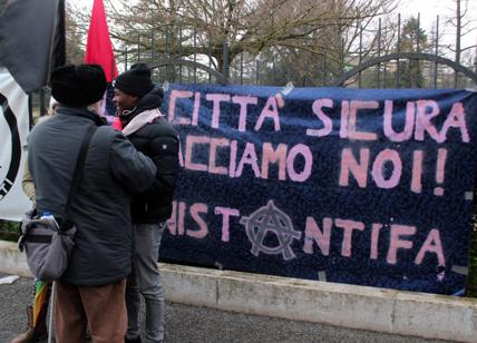 Macerata, corteo antifascista. Sfilano in 30mila, città blindata