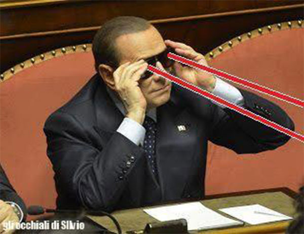 Meme politica Gli occhiali di Silvio Berlusconi 2