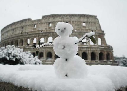 Neve a Roma, scuole chiuse ma il ghiaccio si è sciolto. Genitori in rivolta