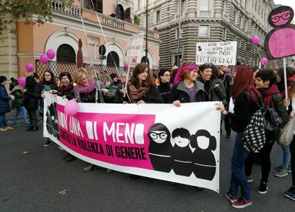 Le femministe “Non una di meno" in piazza: l'8 marzo sarà sciopero delle donne