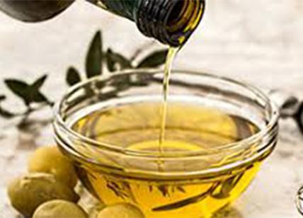 Olio d'oliva amico della dieta per dimagrire: combatte i chili di troppo
