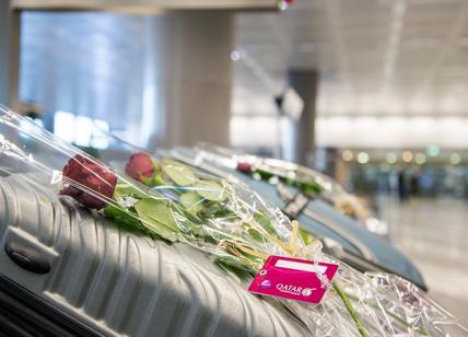 Qatar Airways regala 300 rose a sorpresa ai suoi passeggeri per San Valentino