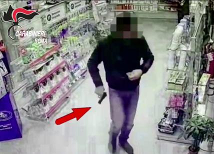 Armati di pistola terrorizzavano farmacie e supermercati: rapinatori arrestati