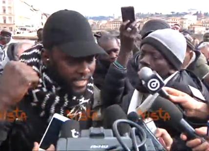 Firenze, sit-in dei senegalesi per l'uomo ucciso: spinte a Nardella. VIDEO