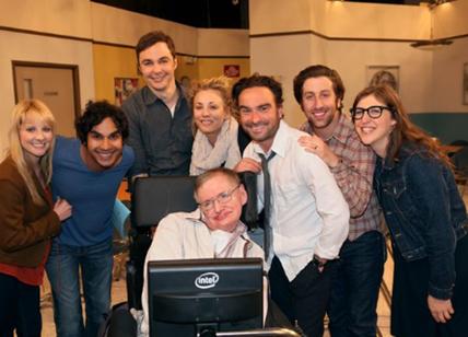 Stephen Hawking è morto. Il cast di The Big Bang Theory ricorda Stephen Hawking