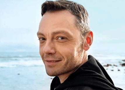 http://www.affaritaliani.it/static/upl2018/tizi/tiziano-ferro-vodafone-ape10.gif