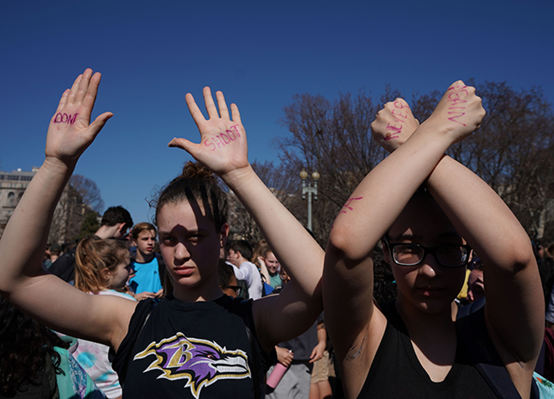 Usa protesta studenti contro armi ape