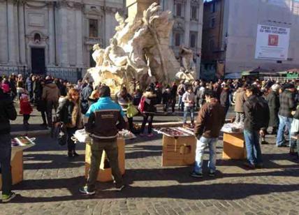Fontana Trevi, Carabinieri a caccia di venditori abusivi: 82mila euro di multe