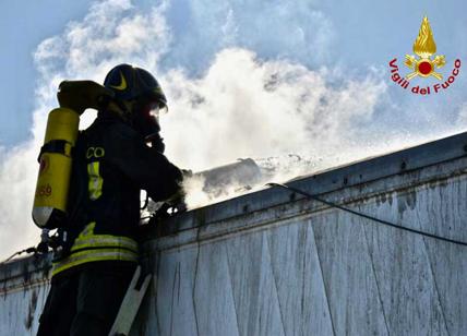 Rifiuti: vigili del fuoco intervengono per rogo a Torre del Greco