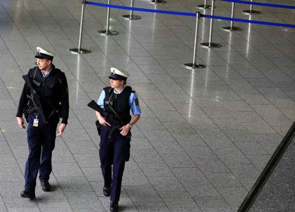 Francoforte, evacuato un terminal in aeroporto. Un uomo ha saltato i controlli