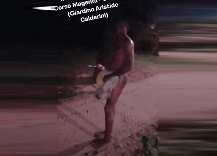 Aggressore nudo nel parco Paura vicino alla Cattolica. Video
