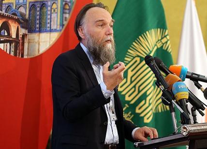 Aleksandr Dugin, la “prima” della tournée: nasce l’arte populista-futurista