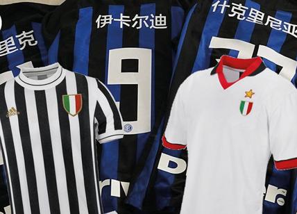 Dall’Inter cinese al Milan in bianco, 30 maglie “cult” del calcio italiano Dall’Inter cinese al Milan in bianco, 30 maglie “cult” del calcio italiano