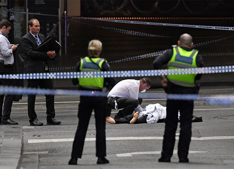 Australia assalto in strada con il coltello a Melbourne ape 15