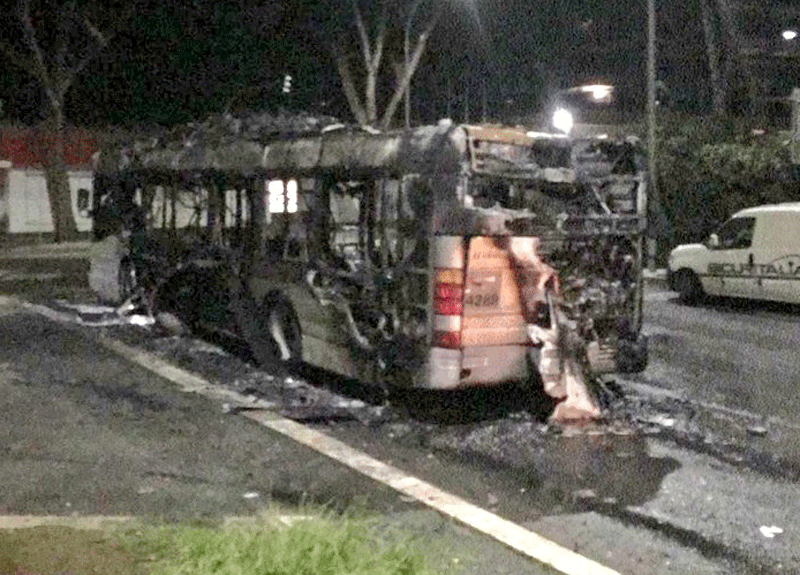 Roma, autobus Atac in fiamme nelle notte: è il terzo “flambus” del 2019