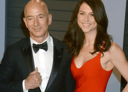 Amazon: Wsj, Enquirer pagò 200.000 dollari per sms "scottanti" di Bezos