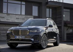 Nuova BMW X7, non passa inosservato