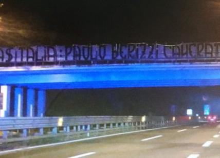 Ultradestra, striscione provocatorio contro Repubblica: "Berizzi camerata"