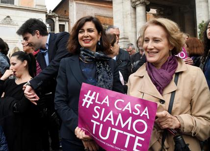 Casa delle Donne, Raggi: “Non si chiude”. Boldini e Dacia Maraini in piazza