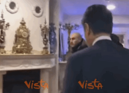 Conte nella villa dei Casamonica tra gli specchi e le statue della famiglia