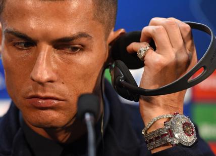 Juventus, Cristiano Ronaldo sfoggia un orologio di diamanti. Ecco quanto vale