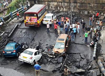 Crollo ponte india calcutta ape