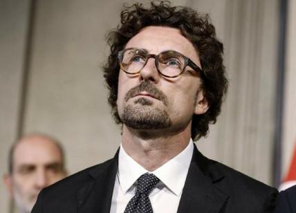 Atac, il ministro Toninelli incorona la Raggi: “E’ una vittoria per Roma”