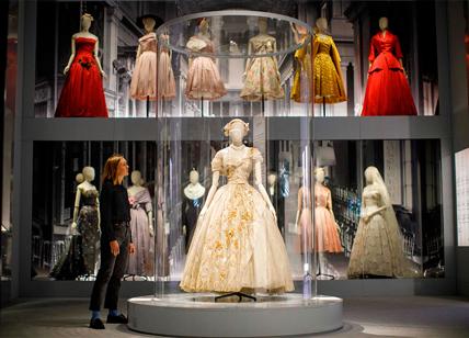 Christian Dior: "Designer of Dreams", creazioni da sogno in mostra a Londra