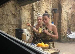 Gf Vip 3, le Donatella già in Casa Caos, la regia le riprende mentre...