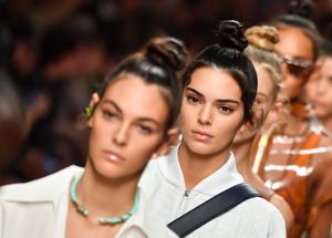 Fashion Week, nuove tendenze Paillettes, biker shorts e...