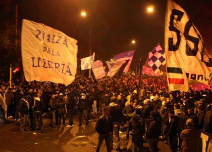 Guerriglia alla festa della Lazio, notte di follia: 8 feriti e 3 arresti