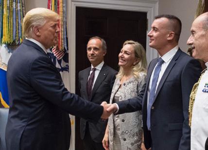Casalino torna nella sua Ceglie: foto con Trump. Il ministro Lezzi a La Piazza