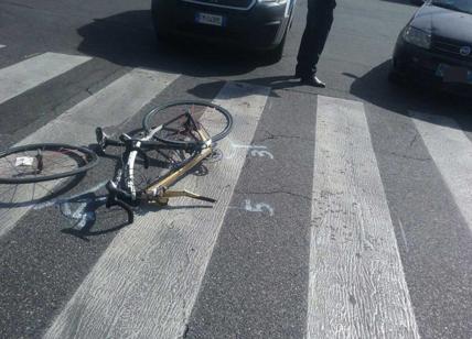 Ciclista 78 enne stroncato da un malore mentre pedalava sulla via Salaria