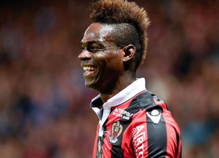 Balotelli non si presenta al raduno del Nizza. Raiola lo spinge a Napoli Balotelli non si presenta al raduno del Nizza. Raiola lo spinge a Napoli