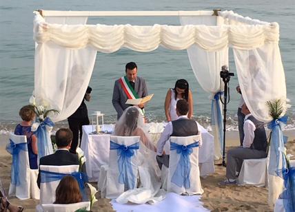 Salento, a Ugento celebrato il primo matrimonio in spiaggia