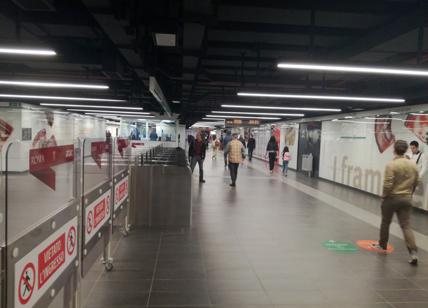 Roma, turisti americani derubati bloccano la metro A per prendere 3 ladre rom