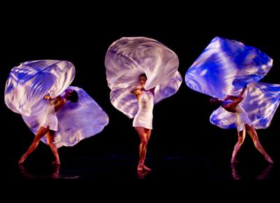 MOMIX Foto credit Andrea Chemelli ape