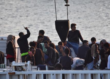 Diciotti, svaniti 40 migranti sbarcati. Salvini: Ma non li avevo sequestrati?
