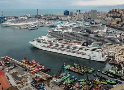 Navi al porto di Genova