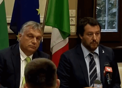 Orban: "Salvini è il mio eroe". Imbarazzo per il premier Conte e per il M5S