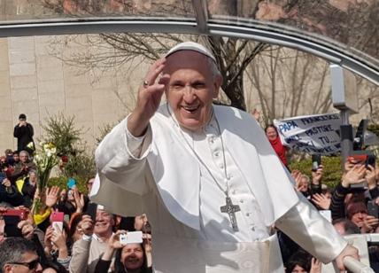 Papa Francesco predica bene ma razzola male