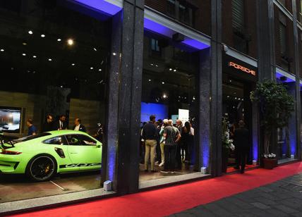 A Milano si accendono i riflettori sul nuovo "Porsche Studio"