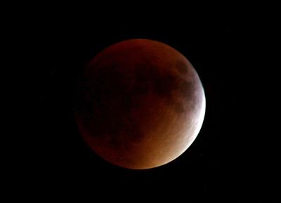 red moon 2376367 640