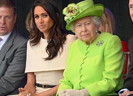 ‘La regina Elisabetta sta male?’: Meghan Markle compie un gesto che spaventa