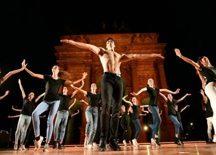 Ondance, migliaia di persone ballano con Roberto Bolle al flashmob di Milano