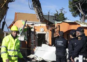 Ruspe dai Casamonica: “Finta lotta all'abusivismo”. L'autodenuncia a 5 Stelle