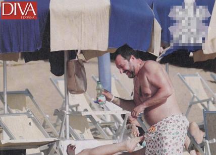 Matteo Salvini ed Elisa Isoardi, passione e giochi sulla spiaggia